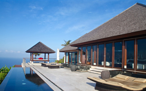Chưa từng có ở Bali: Giá 1 villa 3 phòng ngủ, có bể bơi riêng, sân vườn, tầm nhìn ra thung lũng giảm từ 100 USD/đêm xuống còn 400 USD/tháng - Ảnh 1.