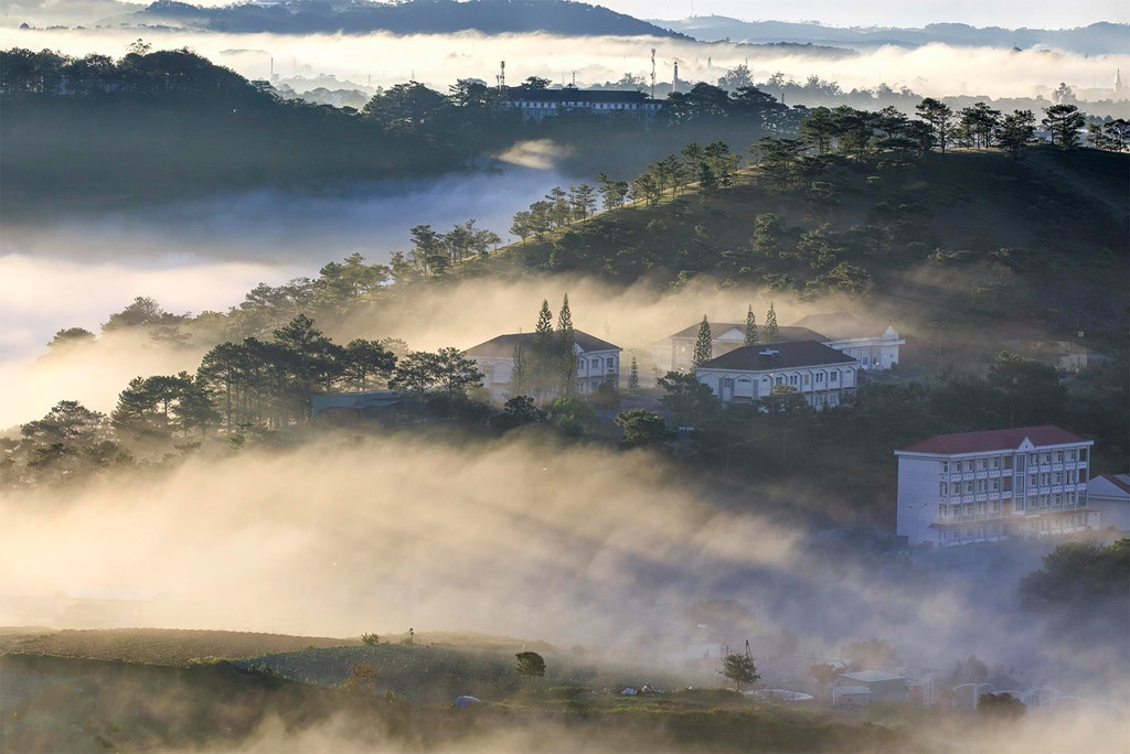 Thang 4, thoi diem len duong ngam suong mu Da Lat tuyet nhat hinh anh 3 