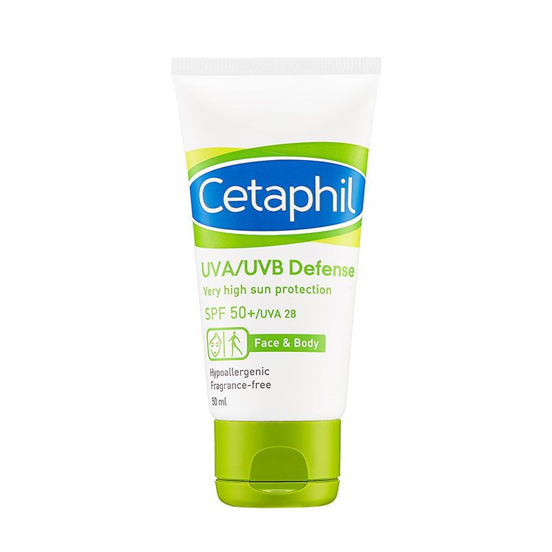 Cetaphil UVA/UVB Defense Very High Sun Protection SPF 50+ có kết cấu mỏng nhẹ, kháng nước tốt